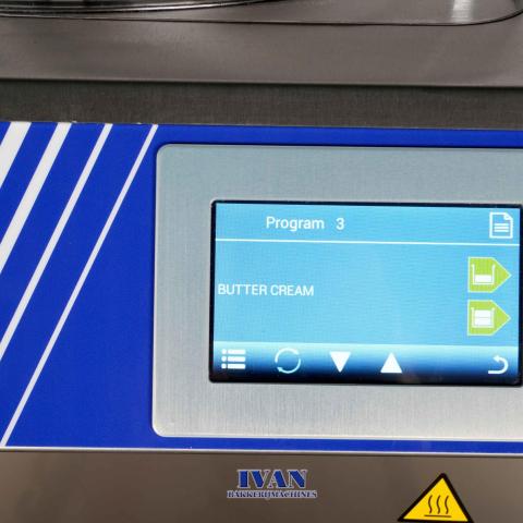 Op het touchcreen display van crèmekoker TERMOCREMA T60 van Telme kiest u een bepaald programma.