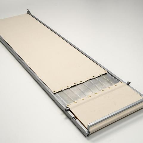 Tapis enfourneur avec des cordes et barre ronde en métal